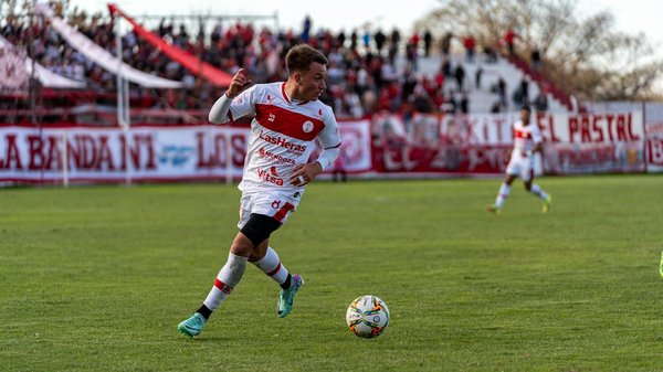 Come scegliere e posizionare un lampadario di design in una sala da pranzo minimalista?