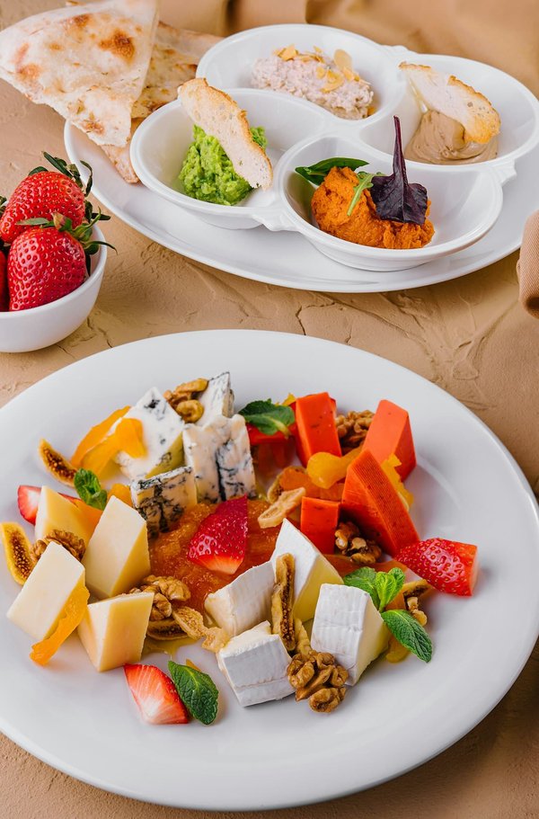 Come preparare un antipasto di polenta con funghi porcini trifolati?