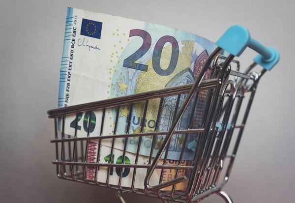 Come posso massimizzare i benefici investendo in un immobile all'interno di un borgo ristrutturato in Toscana?