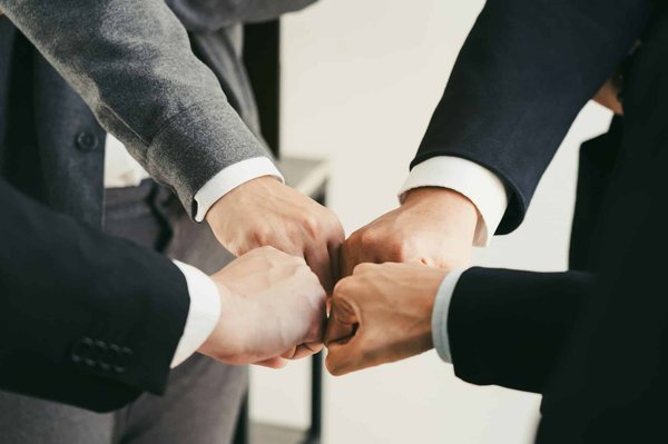 Come strutturare un'attività di team-building outdoor per una piccola azienda nel settore tecnologico?